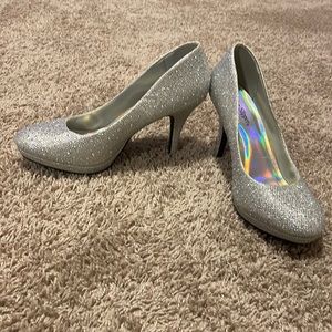 Super cute sparkly wedding prom heels size 8